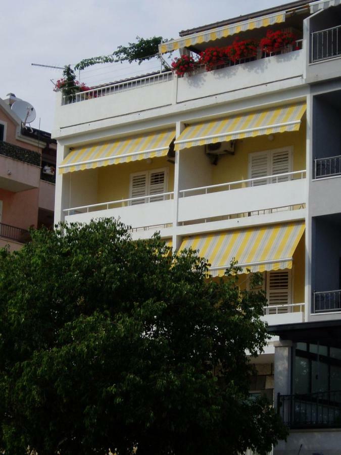Apartments And Rooms Niksa Podgora Exterior photo